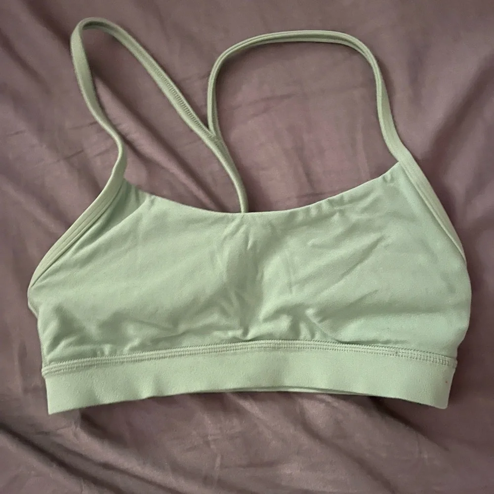 Lululemon sports bra light green